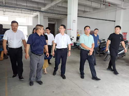 邱伟深入工业园调研