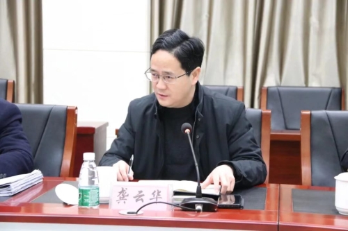 会上,龚云华就进一步细化和做好"四个一批"工作进行了安排部署.