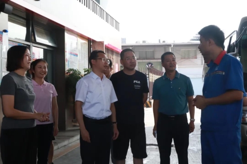 区委副书记,区长邱伟来到安源镇督导中心城区大气污染防治工作